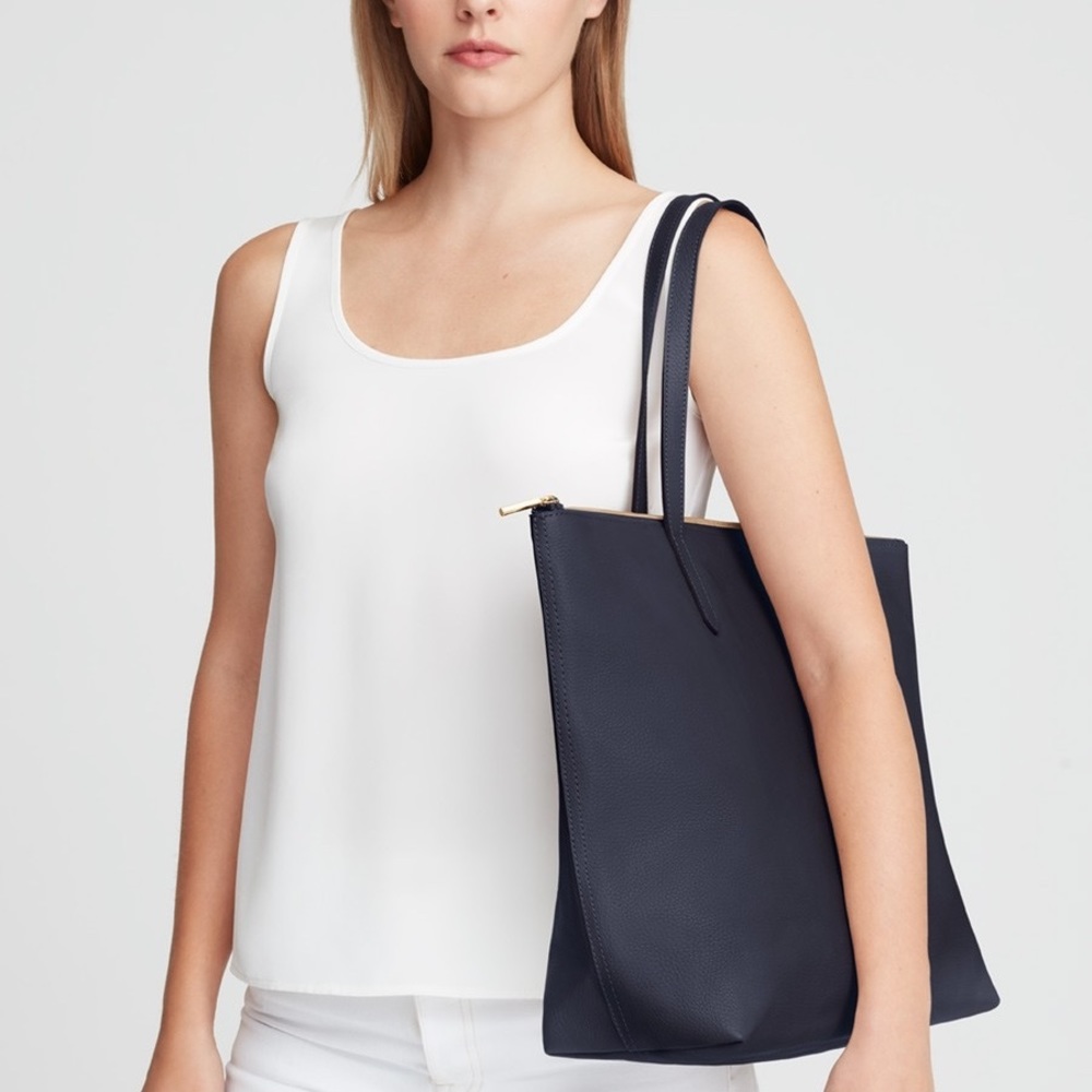 Cuyana Classic Leather Zipper Tote
